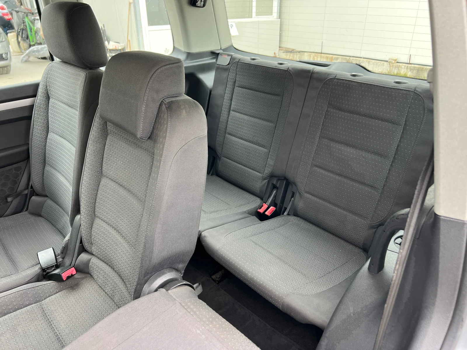 VW Touran 1.9TDI-105к.с./ 7-МЕСТЕН / Автопилот/ Италия, снимка 13 - Автомобили и джипове - 54043870