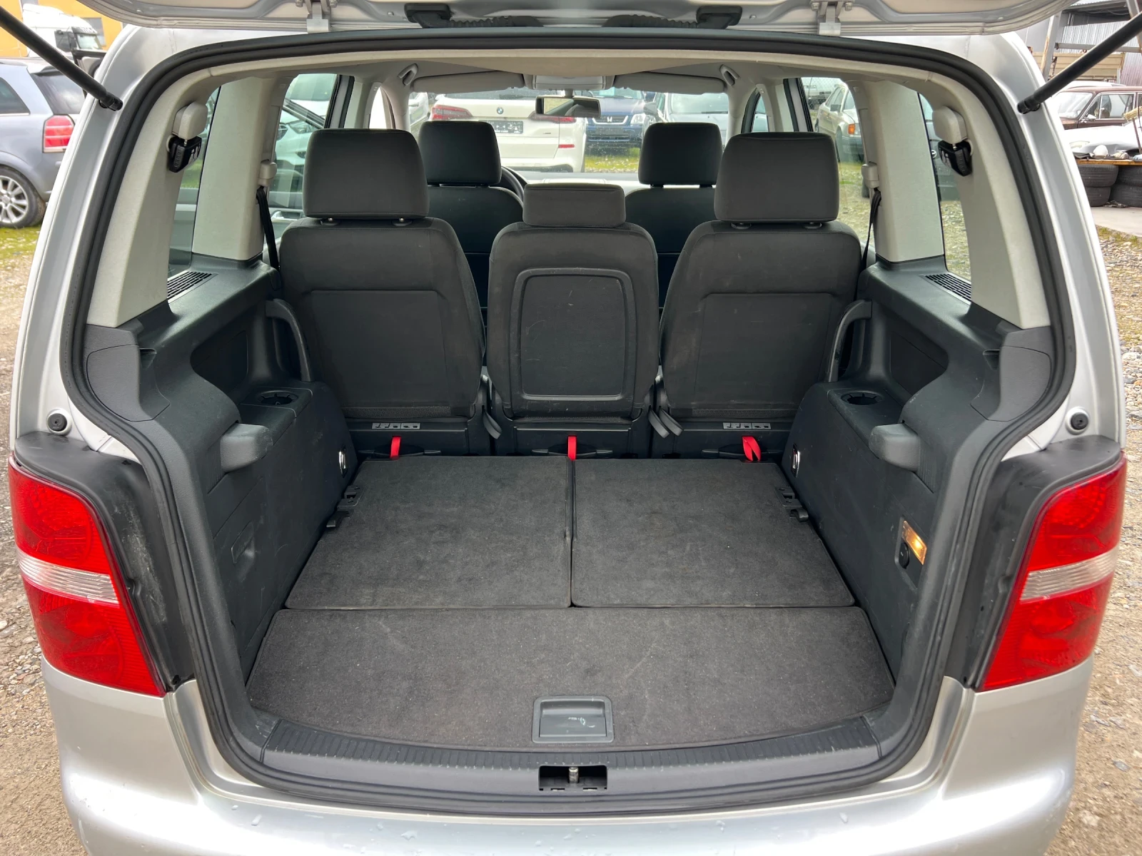 VW Touran 1.9TDI-105к.с./ 7-МЕСТЕН / Автопилот/ Италия, снимка 9 - Автомобили и джипове - 54043870