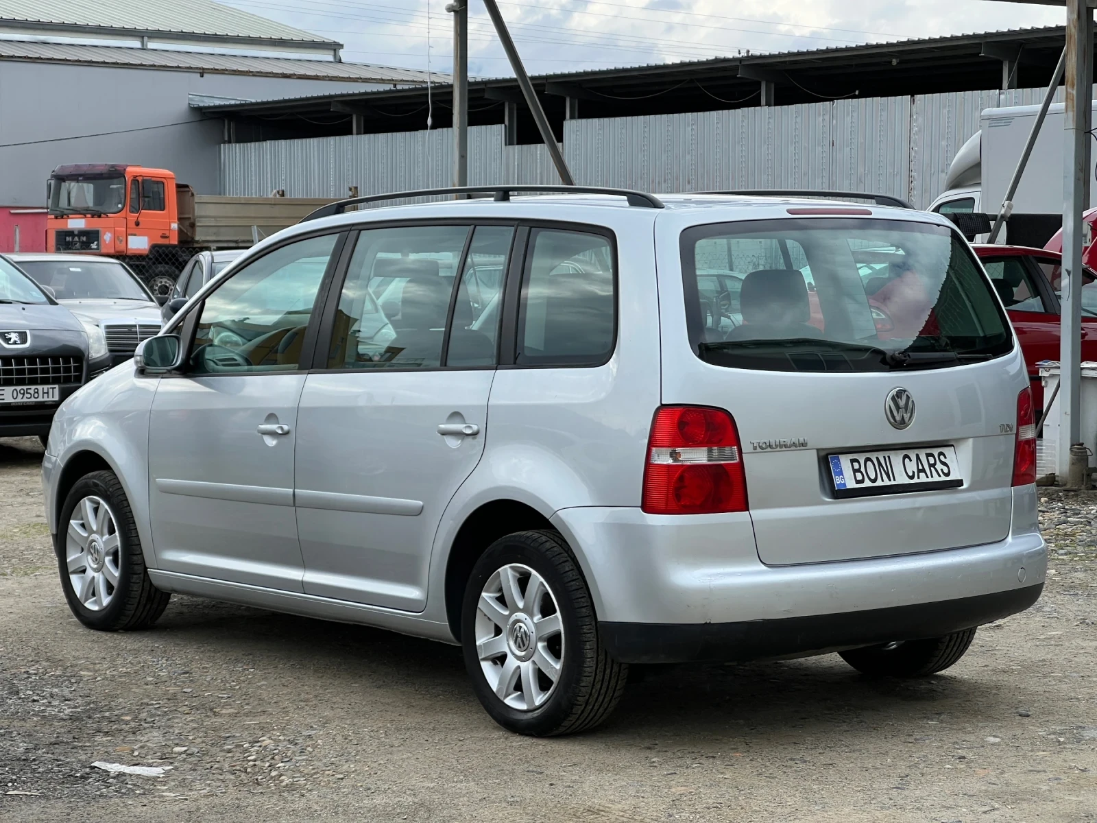 VW Touran 1.9TDI-105к.с./ 7-МЕСТЕН / Автопилот/ Италия, снимка 7 - Автомобили и джипове - 54043870