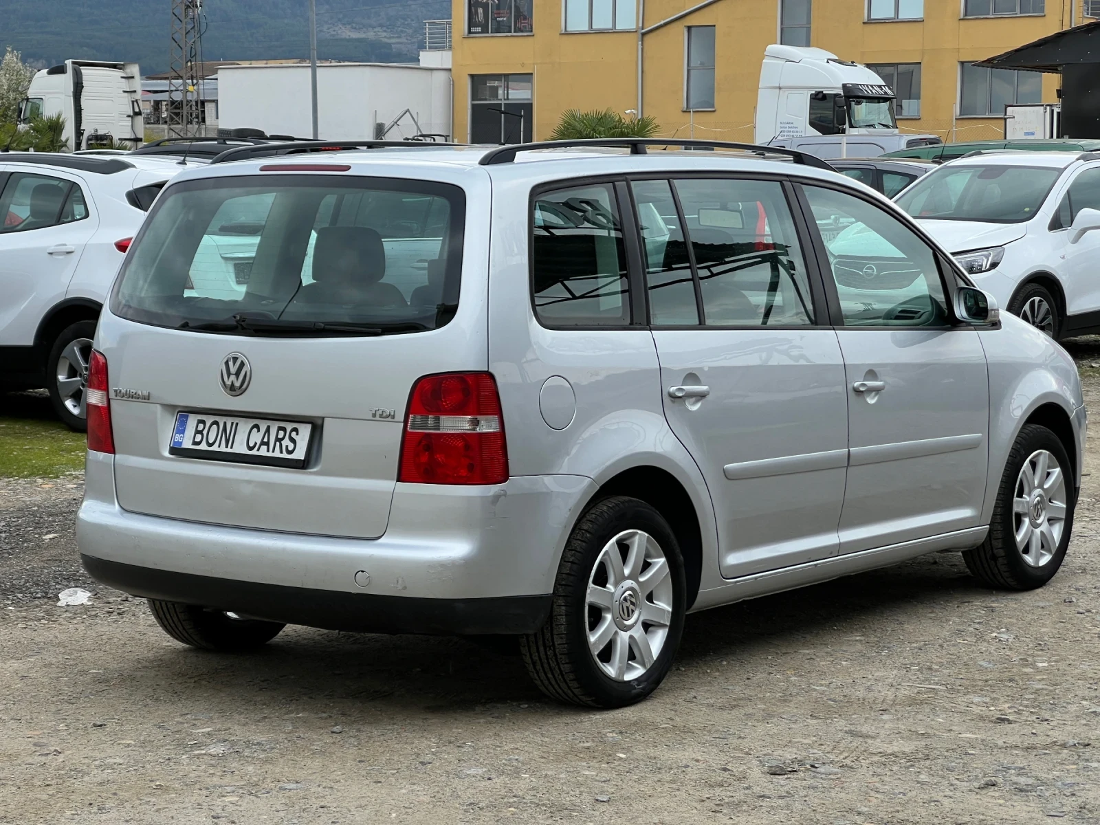 VW Touran 1.9TDI-105к.с./ 7-МЕСТЕН / Автопилот/ Италия, снимка 5 - Автомобили и джипове - 54043870