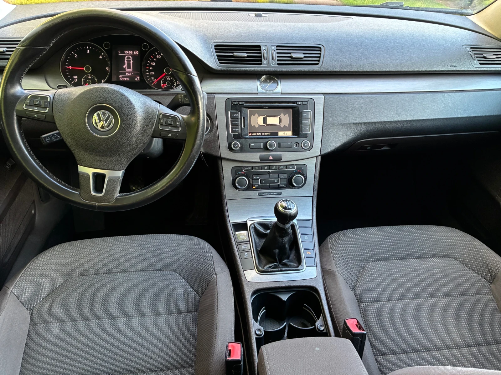 VW Passat B 7 Euro 5, снимка 10 - Автомобили и джипове - 54528645