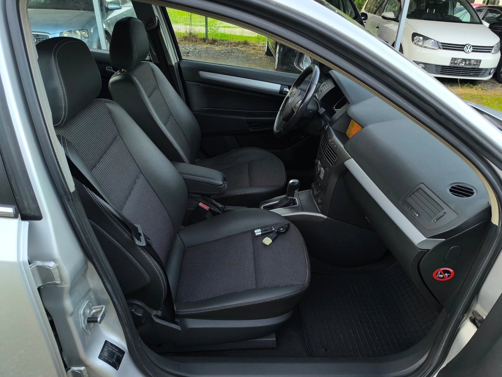 Opel Astra -FACE-1.8i-140кс-АВТОМАТИК-НАВИГАЦИЯ-КОЖА-КЛИМА-, снимка 15 - Автомобили и джипове - 54708359