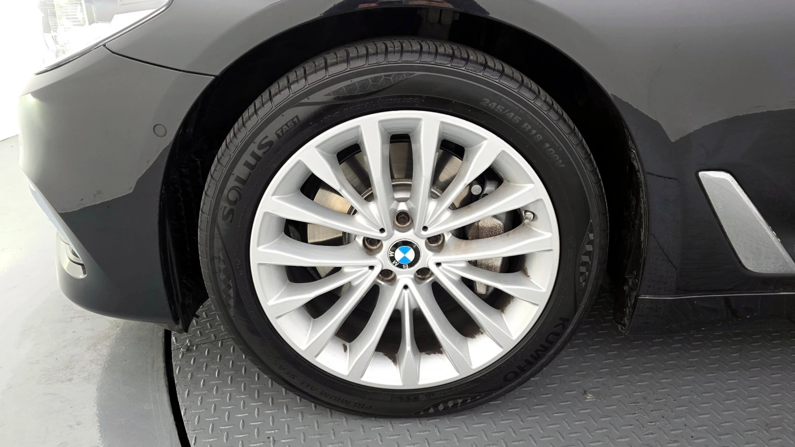 BMW 330 530i xDrive Luxury Plus| HUD| Адаптивен круиз| Пам