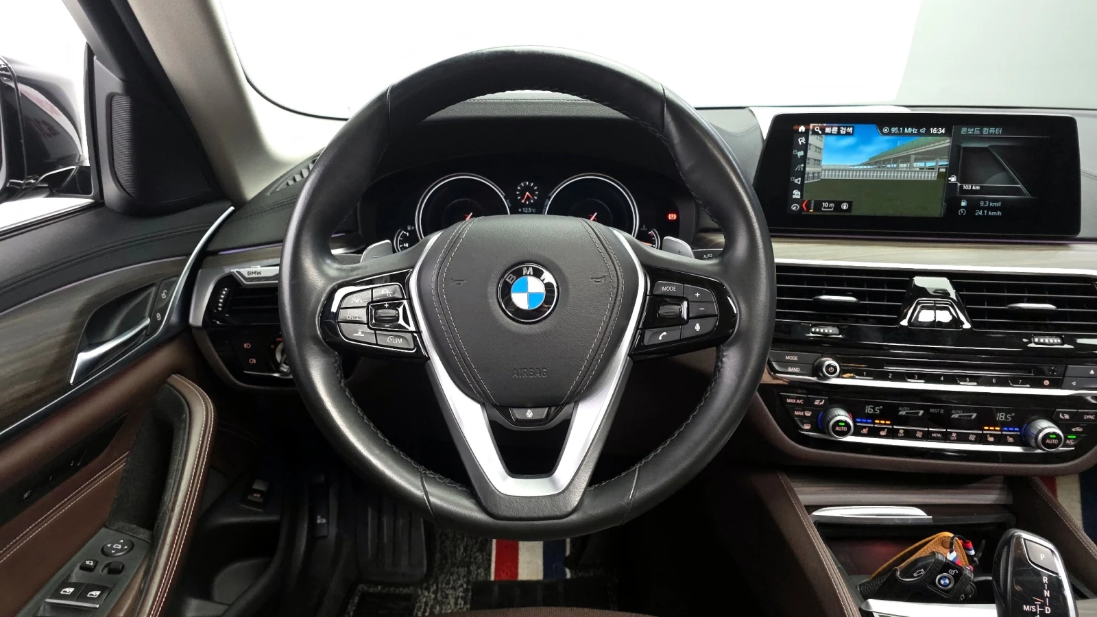 BMW 330 530i xDrive Luxury Plus| HUD| Адаптивен круиз| Пам, снимка 9 - Автомобили и джипове - 55328215