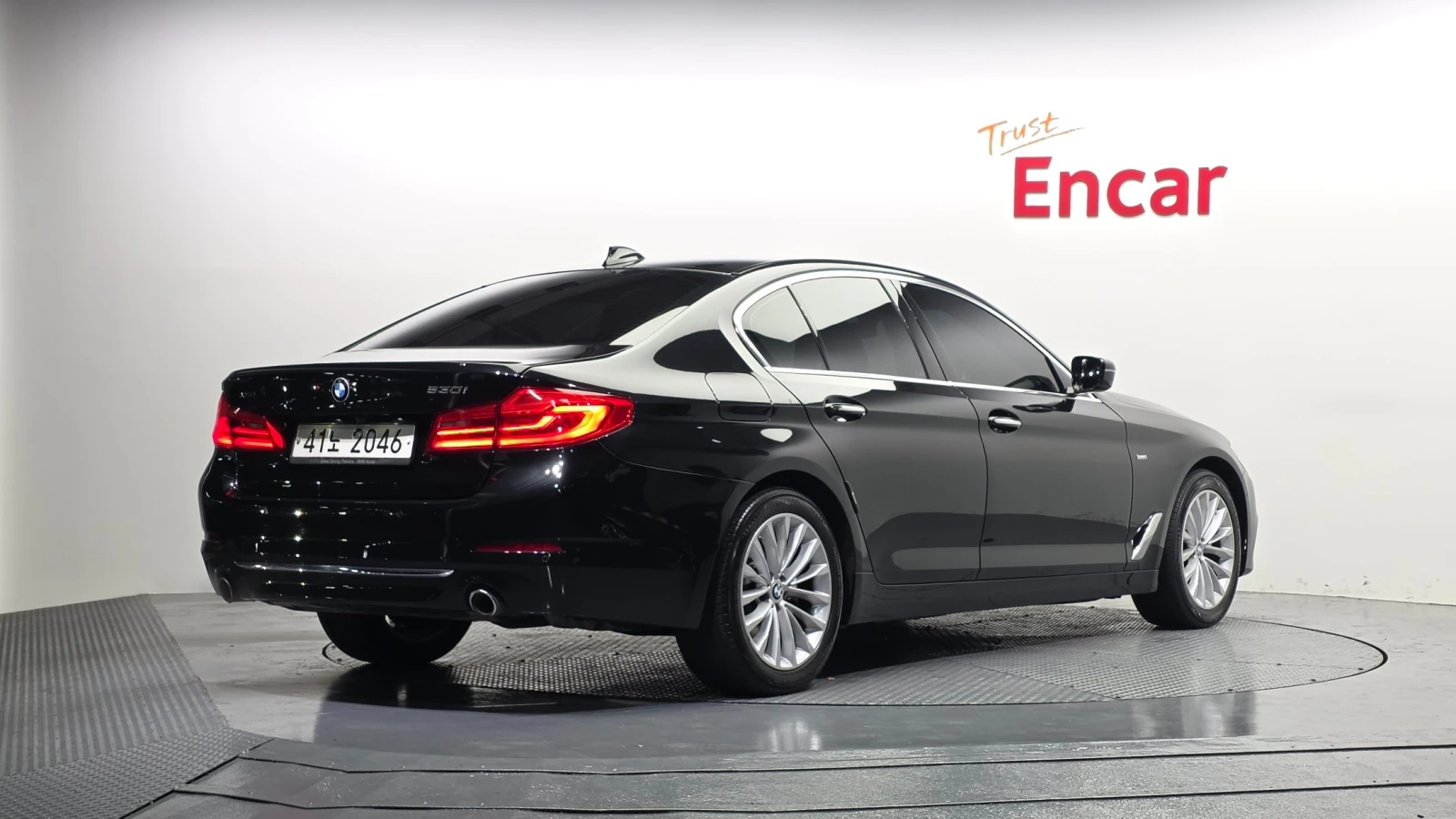 BMW 330 530i xDrive Luxury Plus| HUD| Адаптивен круиз| Пам, снимка 2 - Автомобили и джипове - 55328215