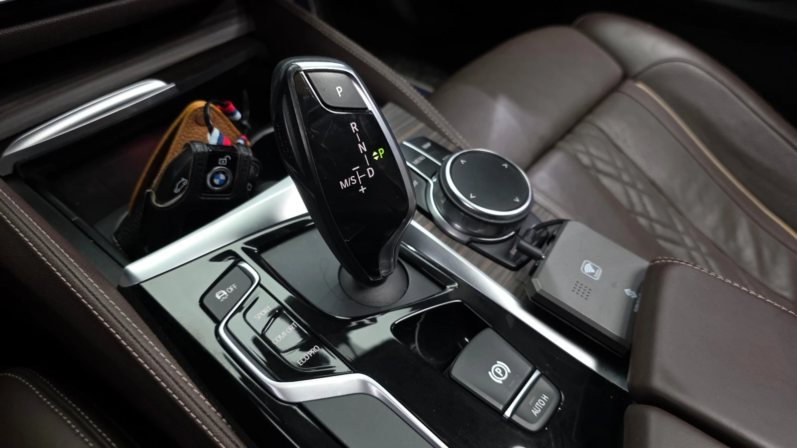 BMW 330 530i xDrive Luxury Plus| HUD| Адаптивен круиз| Пам, снимка 8 - Автомобили и джипове - 55328215