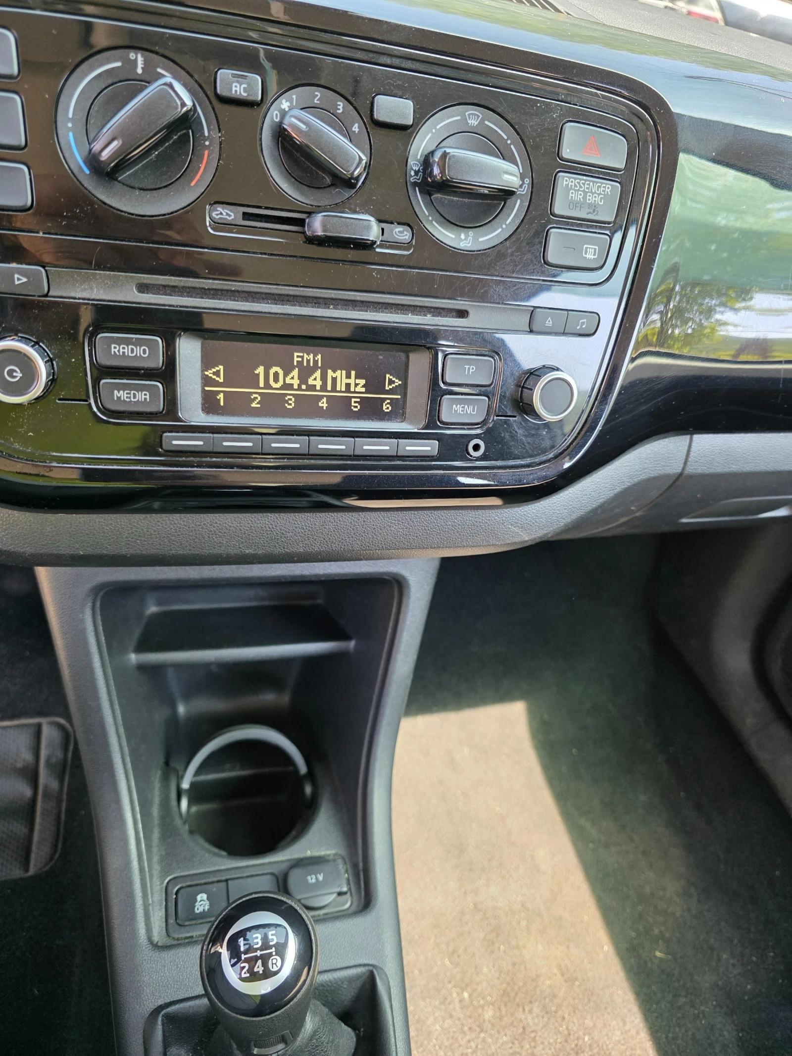 VW Up, снимка 11 - Автомобили и джипове - 55427094