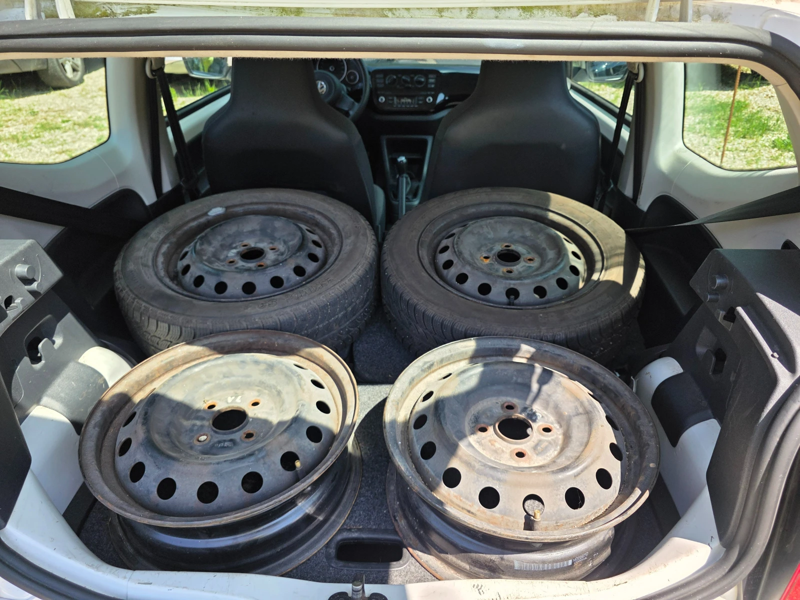 VW Up, снимка 5 - Автомобили и джипове - 55427094