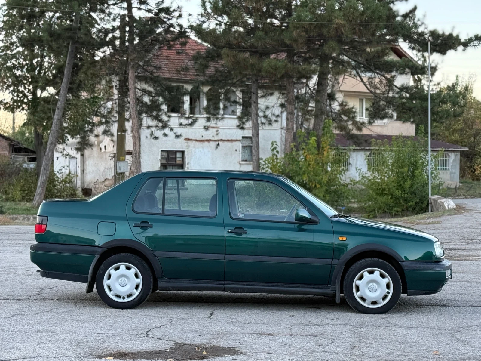VW Vento 1.8* AVTOMAT, снимка 4 - Автомобили и джипове - 56629163