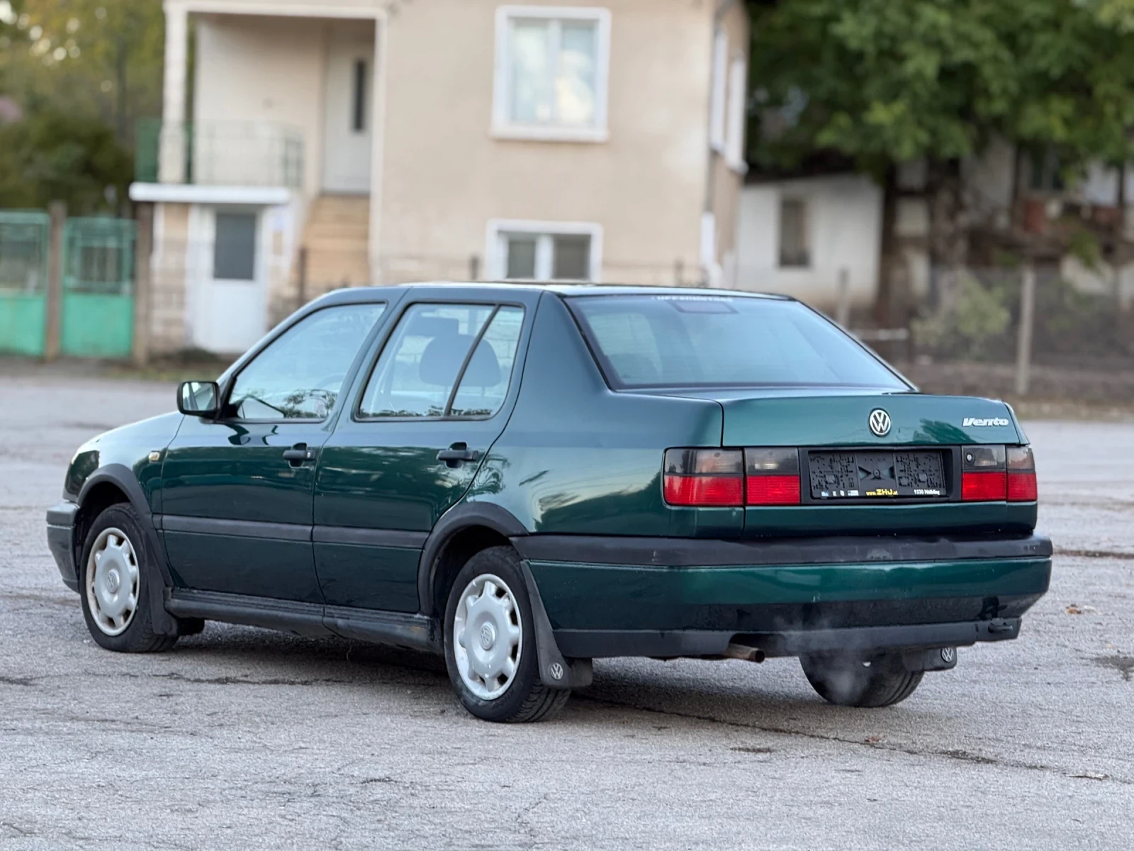 VW Vento 1.8* AVTOMAT, снимка 9 - Автомобили и джипове - 56629163