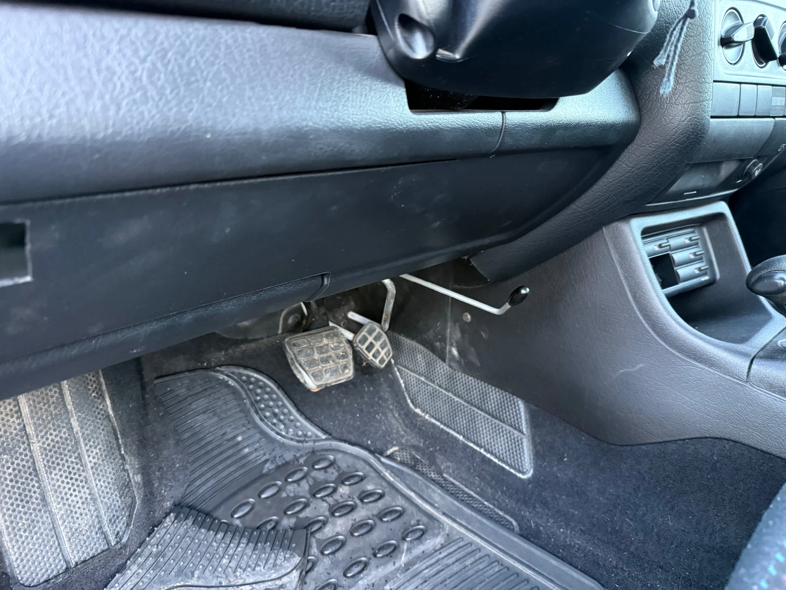 VW Vento 1.8* AVTOMAT, снимка 10 - Автомобили и джипове - 56629163