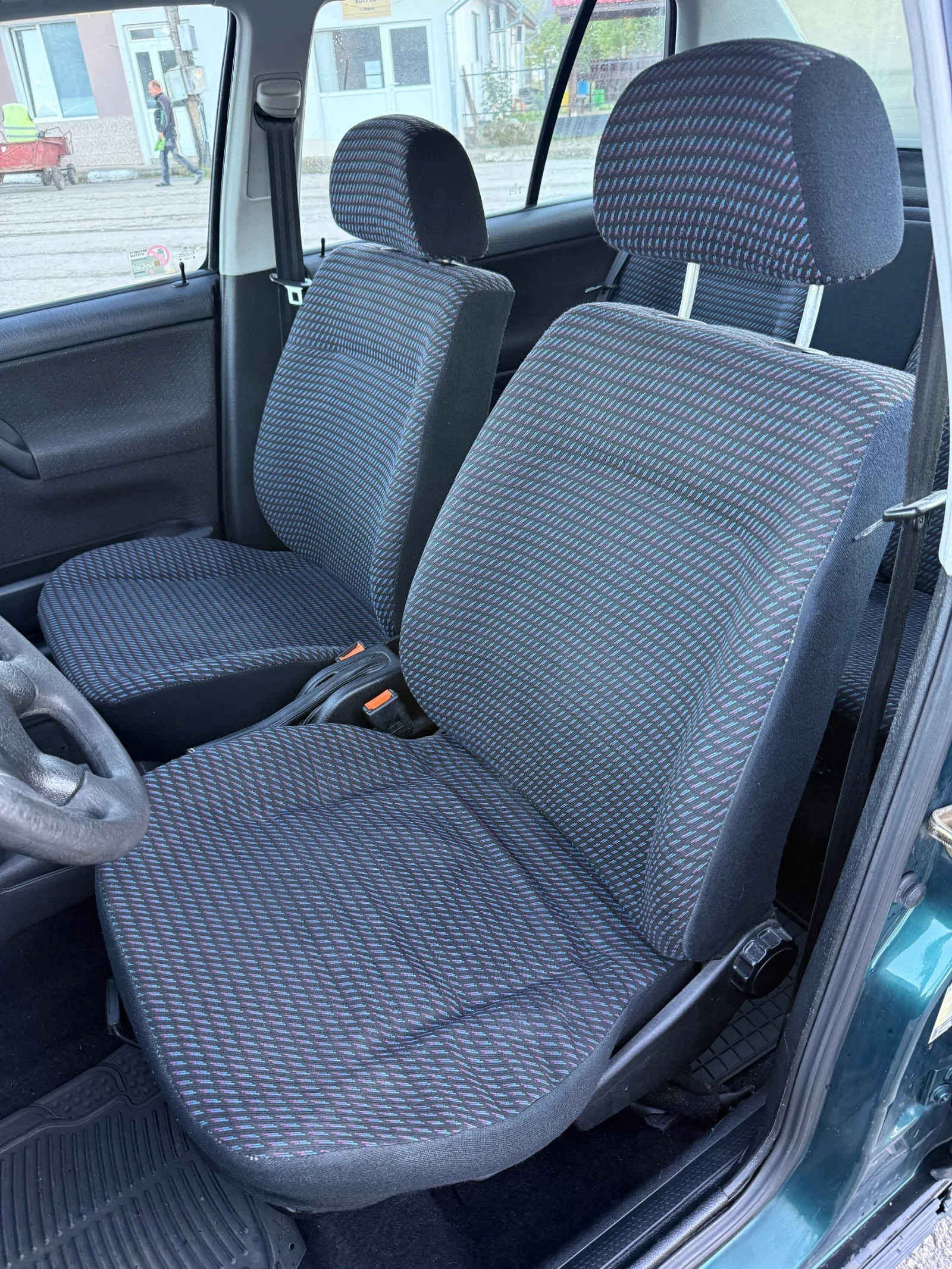 VW Vento 1.8* AVTOMAT, снимка 8 - Автомобили и джипове - 56629163