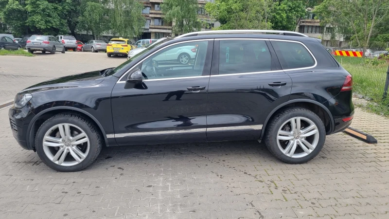 VW Touareg, снимка 2 - Автомобили и джипове - 48481253