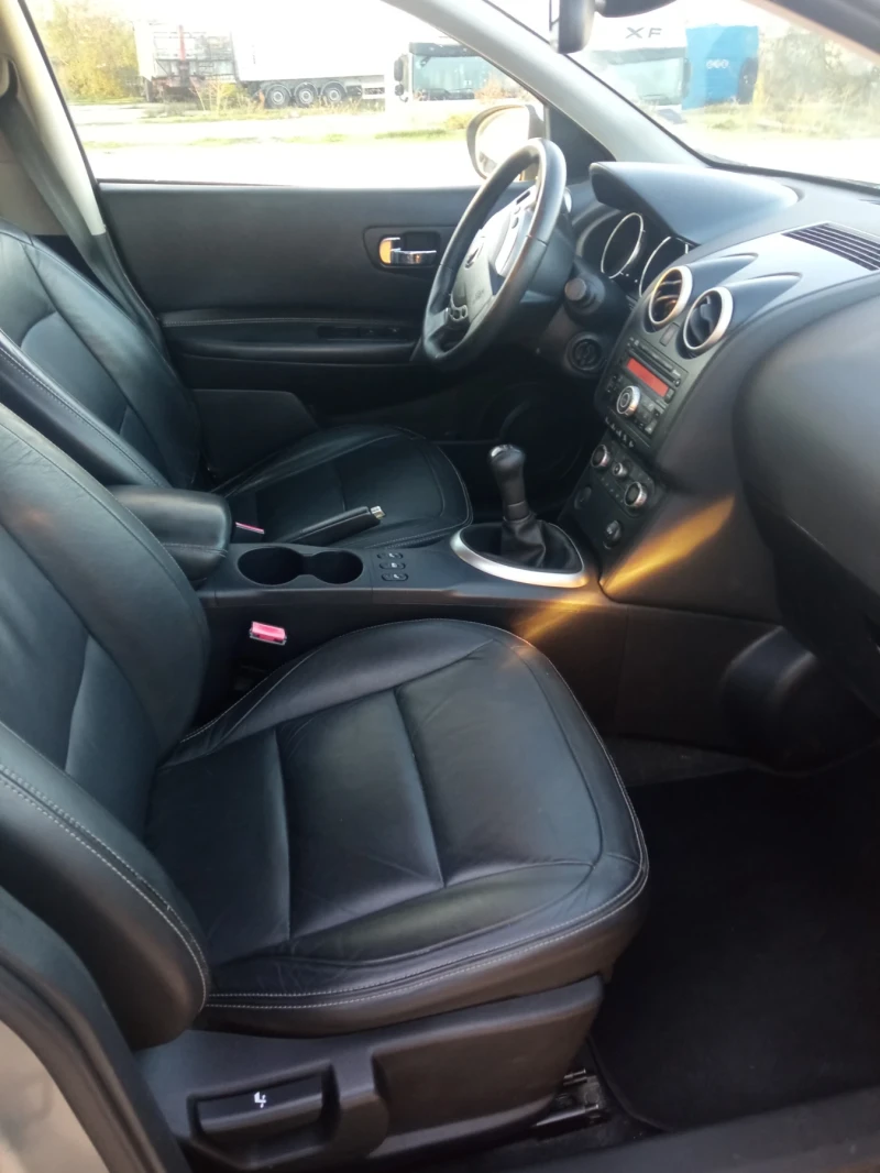 Nissan Qashqai, снимка 8 - Автомобили и джипове - 52243026