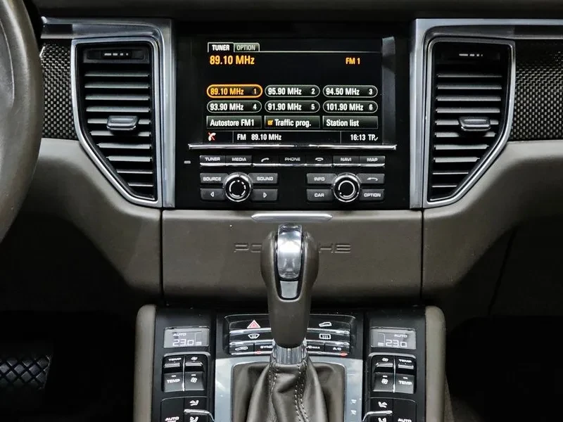 Porsche Macan TURBO / BURMESTER, снимка 14 - Автомобили и джипове - 55362907