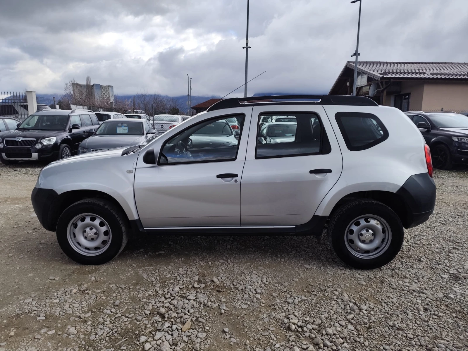 Dacia Duster 1.5 дизел 4х4, снимка 8 - Автомобили и джипове - 54013111