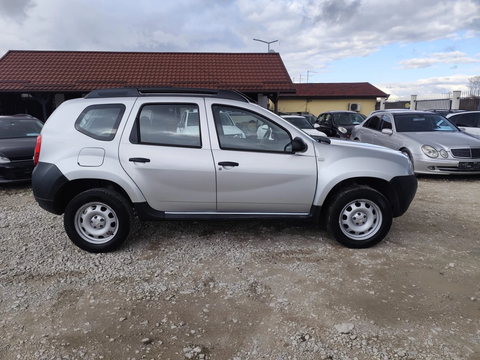 Dacia Duster 1.5 дизел 4х4, снимка 4 - Автомобили и джипове - 54013111