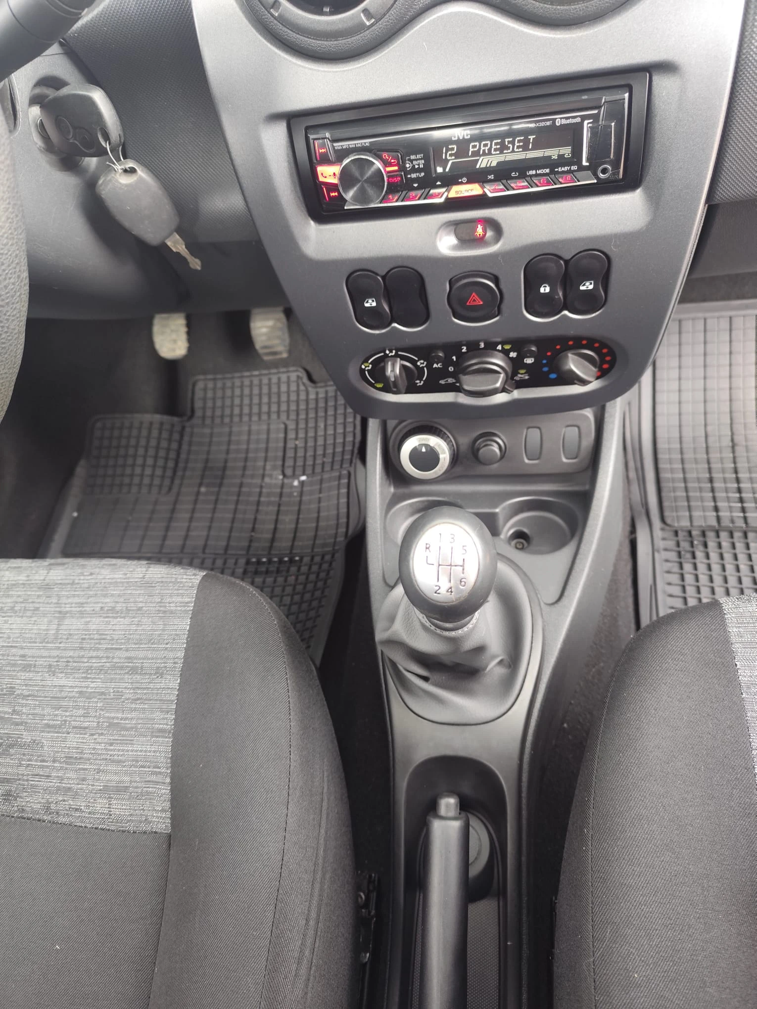 Dacia Duster 1.5 дизел 4х4, снимка 10 - Автомобили и джипове - 54013111