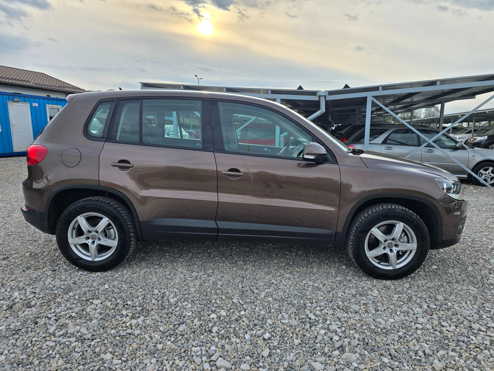 VW Tiguan 2, 0 TDI !! FACELIFT !! РЕАЛНИ КИЛОМЕТРИ !!! , снимка 6 - Автомобили и джипове - 54170678