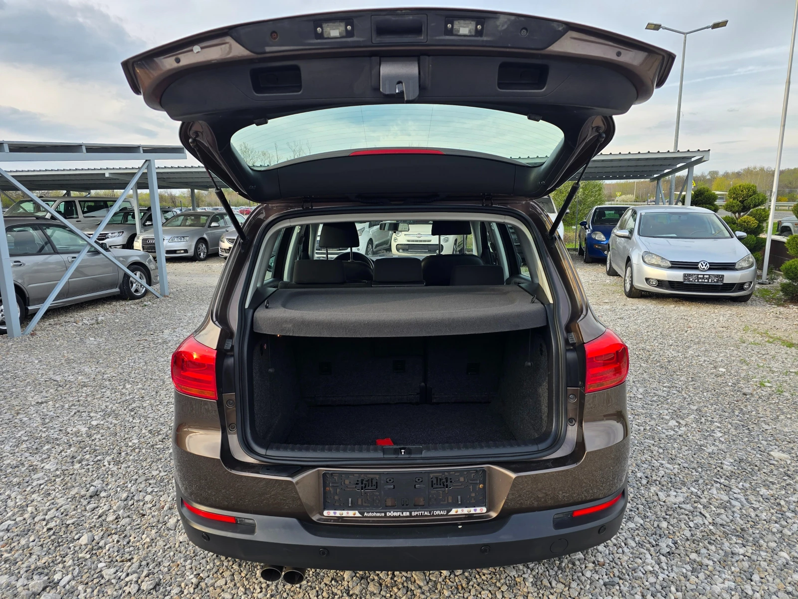 VW Tiguan 2, 0 TDI !! FACELIFT !! РЕАЛНИ КИЛОМЕТРИ !!! , снимка 15 - Автомобили и джипове - 54170678