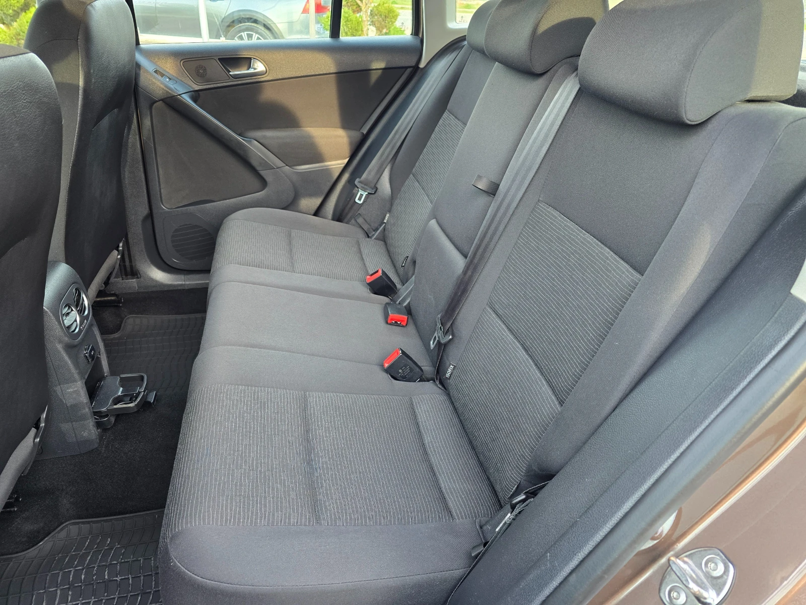 VW Tiguan 2, 0 TDI !! FACELIFT !! РЕАЛНИ КИЛОМЕТРИ !!! , снимка 14 - Автомобили и джипове - 54170678