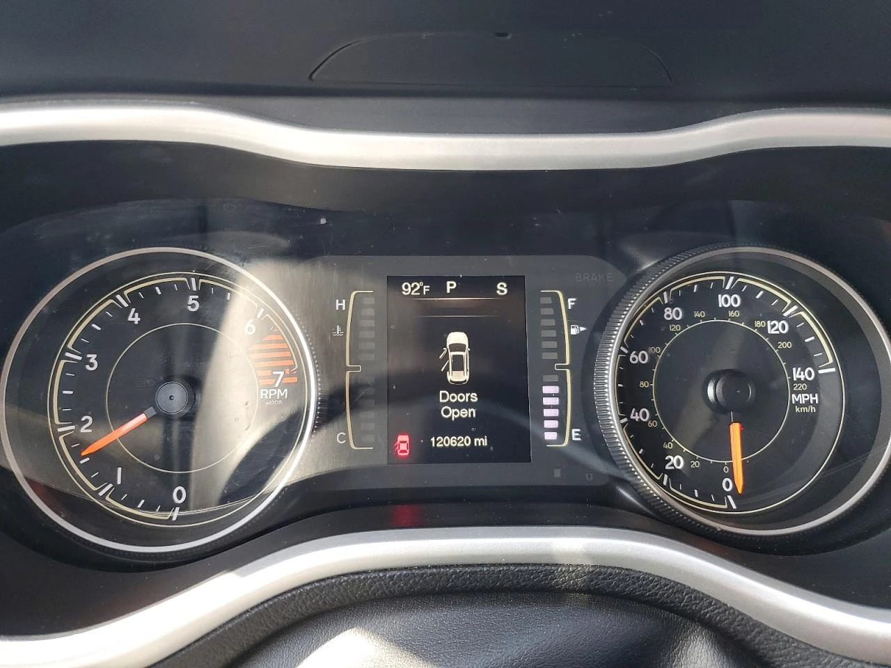 Jeep Cherokee 2.4l Latitude Plus, снимка 9 - Автомобили и джипове - 54705962