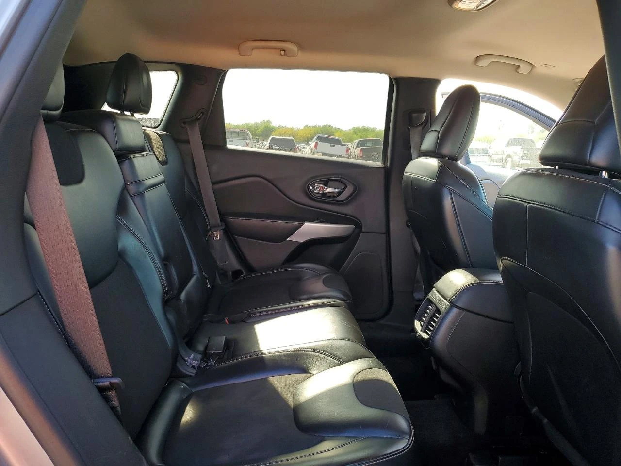 Jeep Cherokee 2.4l Latitude Plus, снимка 10 - Автомобили и джипове - 54705962