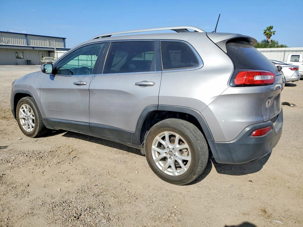 Jeep Cherokee 2.4l Latitude Plus, снимка 2 - Автомобили и джипове - 54705962