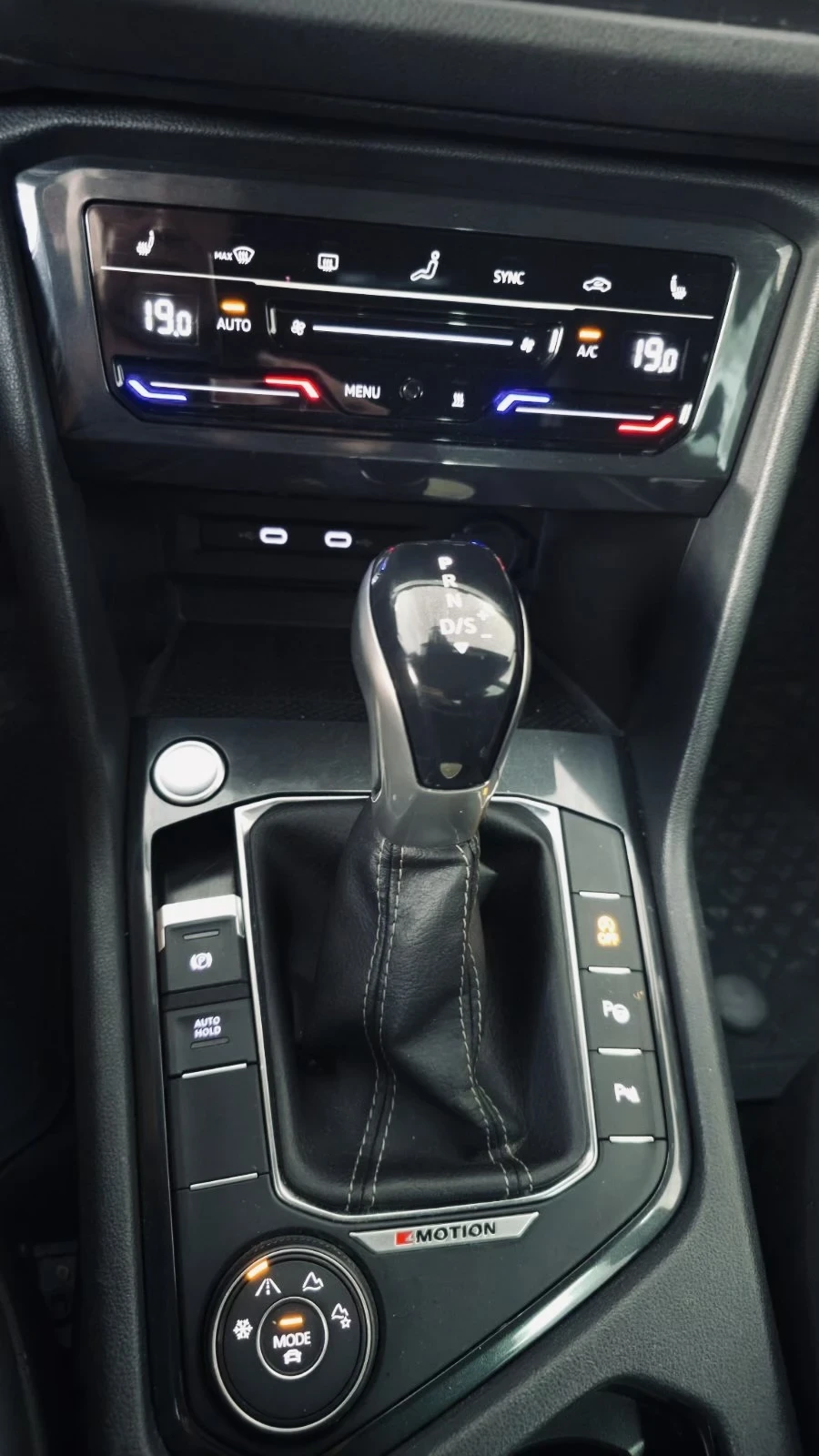 VW Tiguan 3хR-line 2, 0TDI 200к.с. Digital, 4 motion, head u, снимка 15 - Автомобили и джипове - 54948979