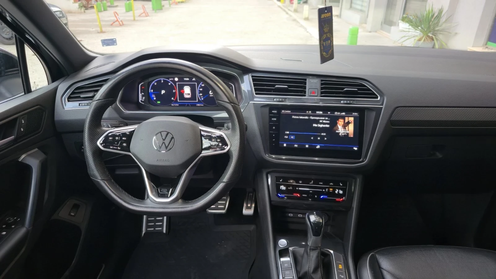 VW Tiguan 3хR-line 2, 0TDI 200к.с. Digital, 4 motion, head u, снимка 13 - Автомобили и джипове - 54948979