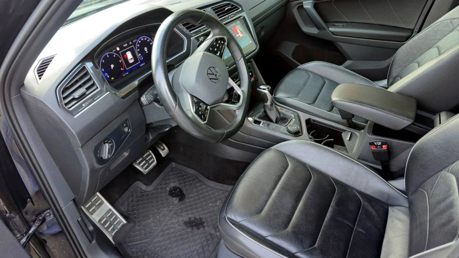 VW Tiguan 3хR-line 2, 0TDI 200к.с. Digital, 4 motion, head u, снимка 8 - Автомобили и джипове - 54948979