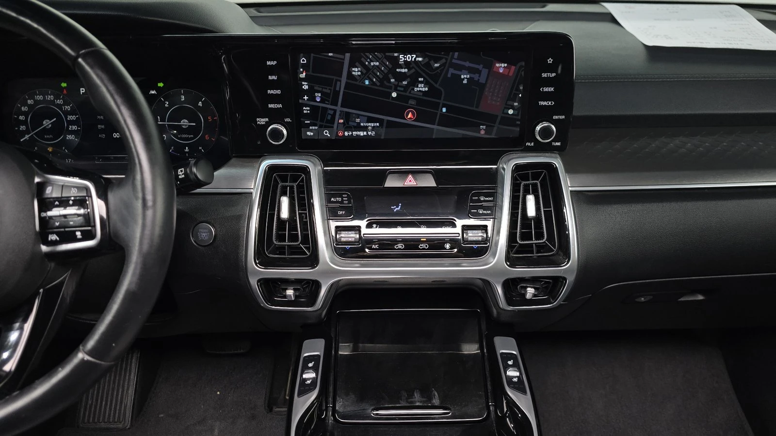 Kia Sorento 2.2* ЛЮК* 360* KEYLESS* ПОДГРЕВ ВОЛАН* КРАЙНА ЦЕНА, снимка 13 - Автомобили и джипове - 55336582