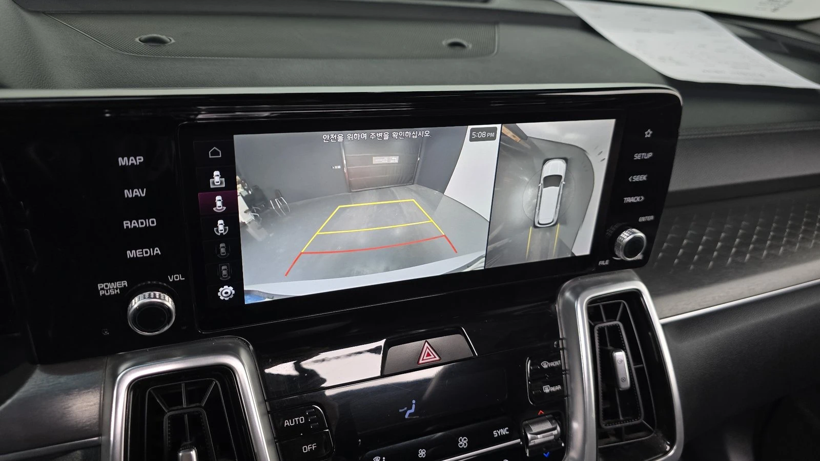 Kia Sorento 2.2* ЛЮК* 360* KEYLESS* ПОДГРЕВ ВОЛАН* КРАЙНА ЦЕНА, снимка 14 - Автомобили и джипове - 55336582