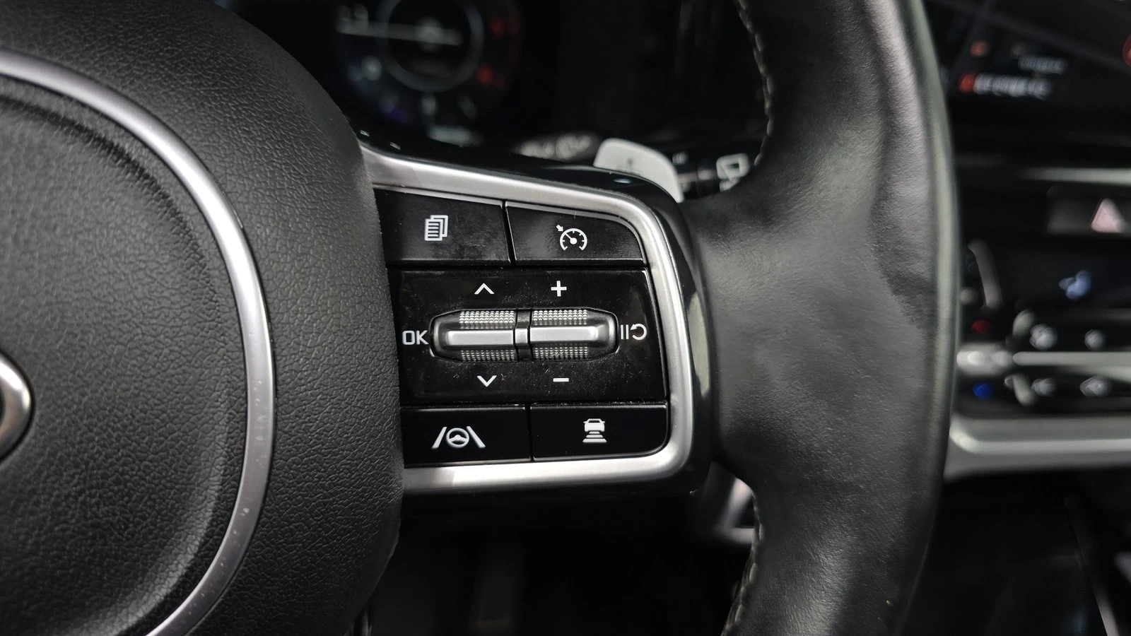 Kia Sorento 2.2* ЛЮК* 360* KEYLESS* ПОДГРЕВ ВОЛАН* КРАЙНА ЦЕНА, снимка 17 - Автомобили и джипове - 55336582