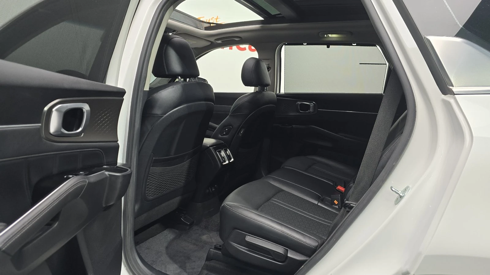 Kia Sorento 2.2* ЛЮК* 360* KEYLESS* ПОДГРЕВ ВОЛАН* КРАЙНА ЦЕНА, снимка 11 - Автомобили и джипове - 55336582