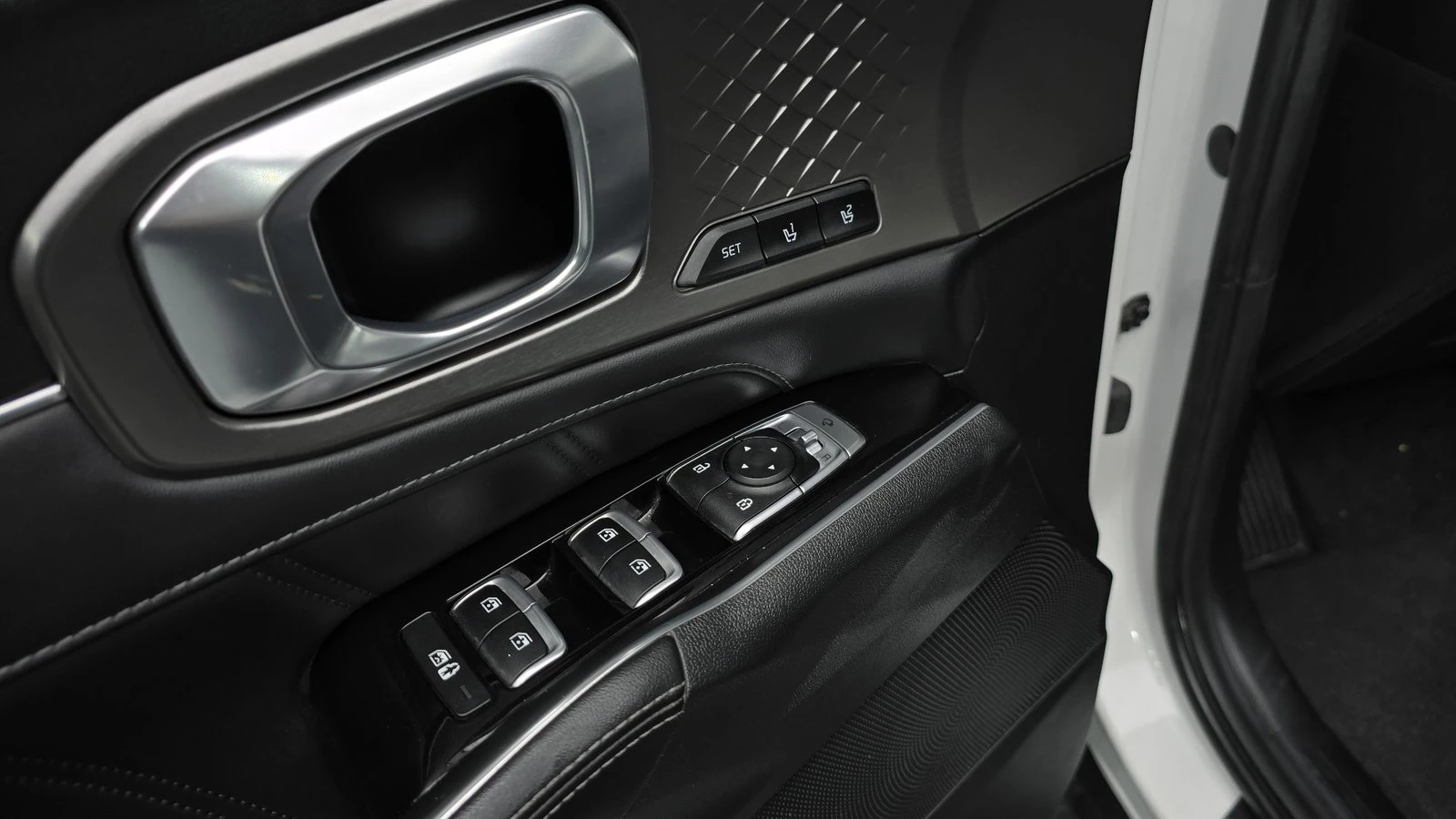 Kia Sorento 2.2* ЛЮК* 360* KEYLESS* ПОДГРЕВ ВОЛАН* КРАЙНА ЦЕНА, снимка 15 - Автомобили и джипове - 55336582