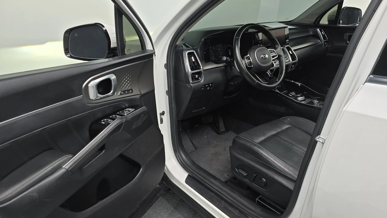 Kia Sorento 2.2* ЛЮК* 360* KEYLESS* ПОДГРЕВ ВОЛАН* КРАЙНА ЦЕНА, снимка 10 - Автомобили и джипове - 55336582