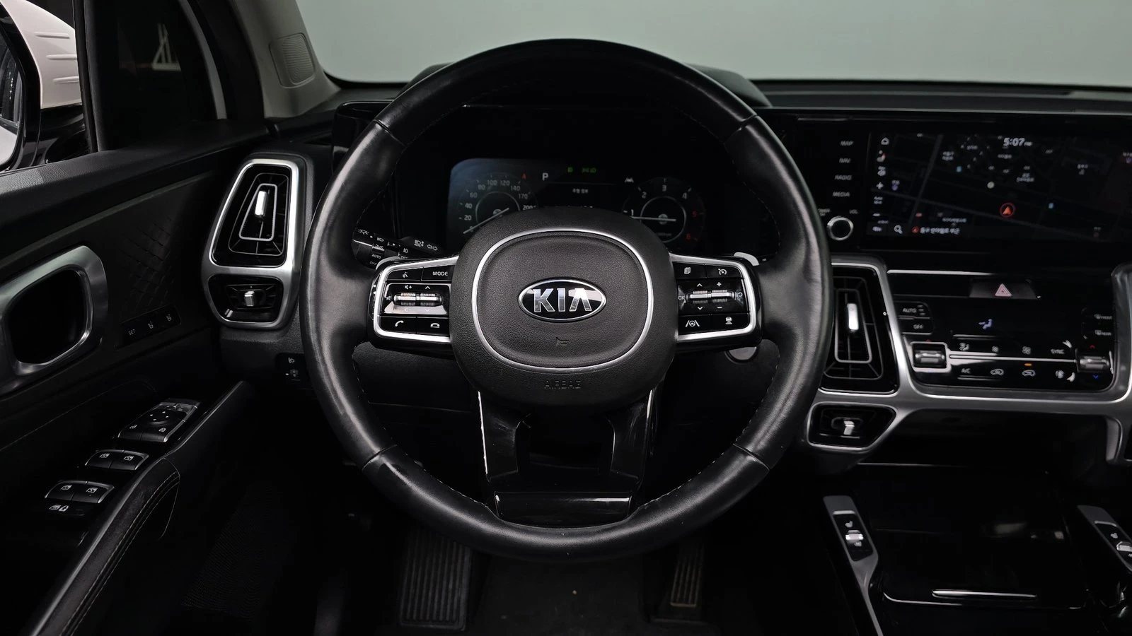 Kia Sorento 2.2* ЛЮК* 360* KEYLESS* ПОДГРЕВ ВОЛАН* КРАЙНА ЦЕНА, снимка 12 - Автомобили и джипове - 55336582