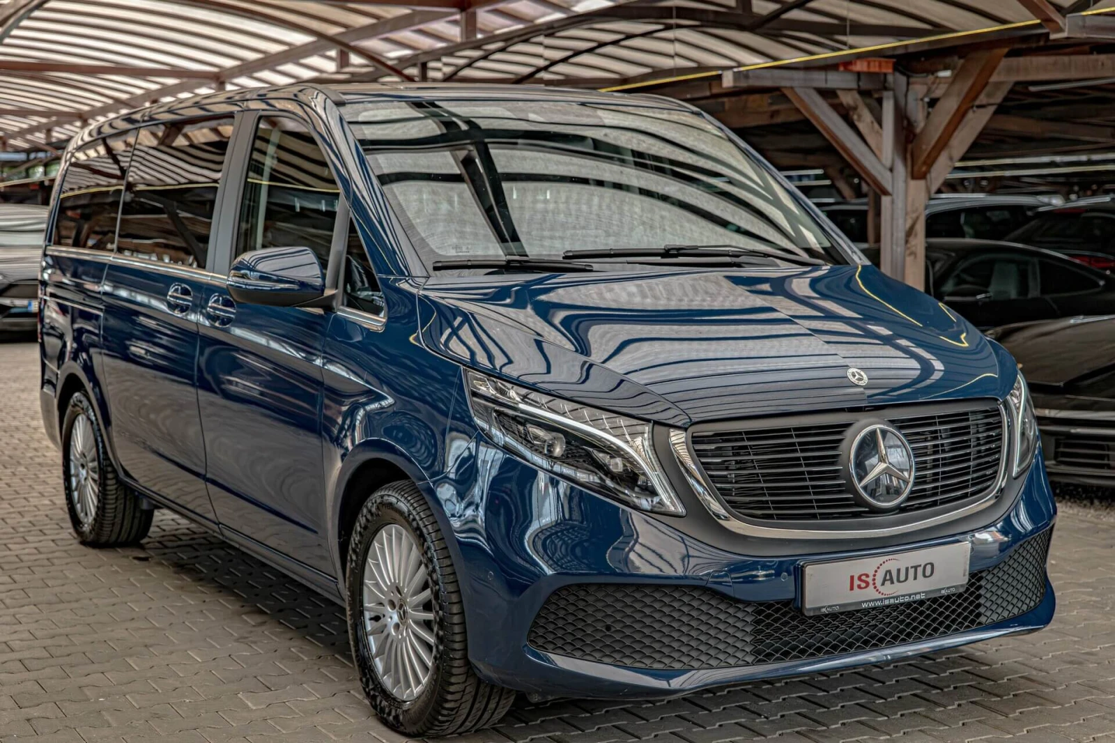 Mercedes-Benz EQV 300/LONG/Avantgarde Line/PDC/Thermotronic/100kWh, снимка 2 - Автомобили и джипове - 55466599