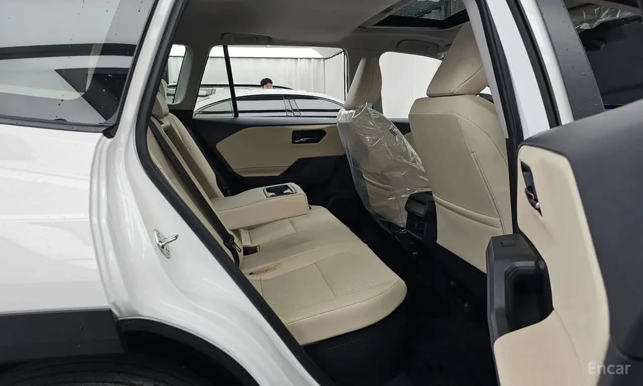 Toyota Rav4  HEV / ЦЕНА ДО БЪЛГАРИЯ , снимка 12 - Автомобили и джипове - 55770180