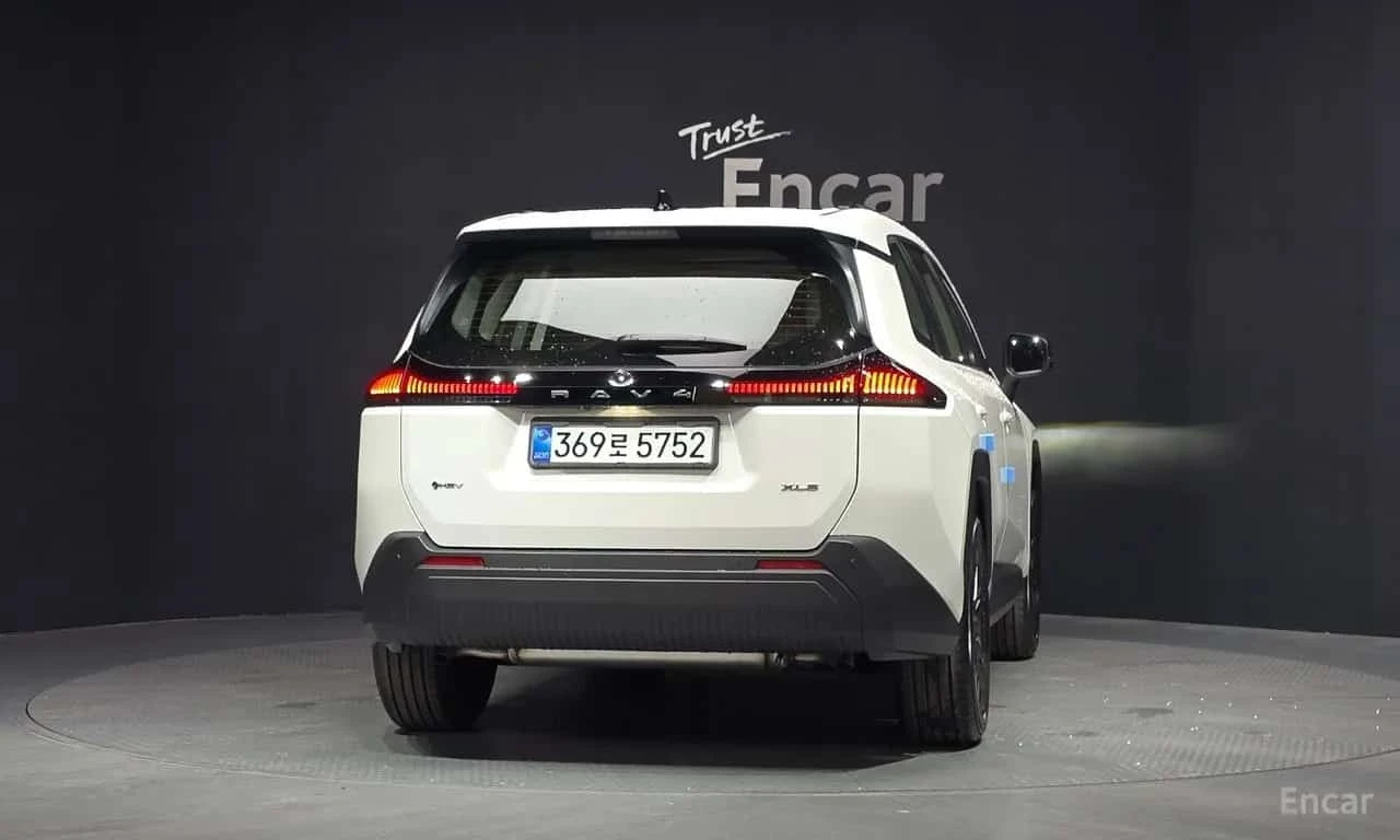 Toyota Rav4  HEV / ЦЕНА ДО БЪЛГАРИЯ , снимка 4 - Автомобили и джипове - 55770180