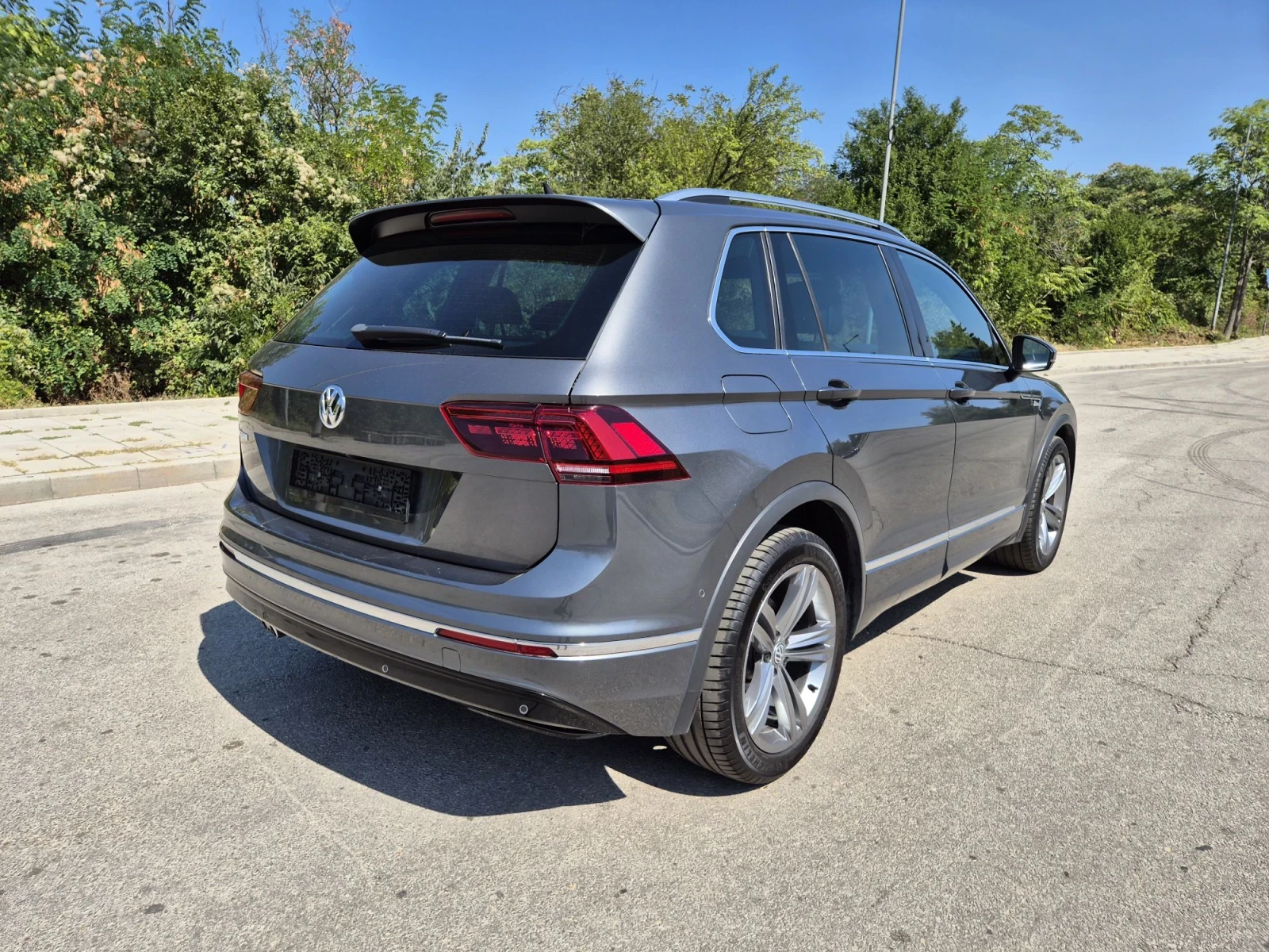 VW Tiguan 2.0TDI R Line Digital Matrix Distr ������  ����  | Mobile.bg � ����������� 4