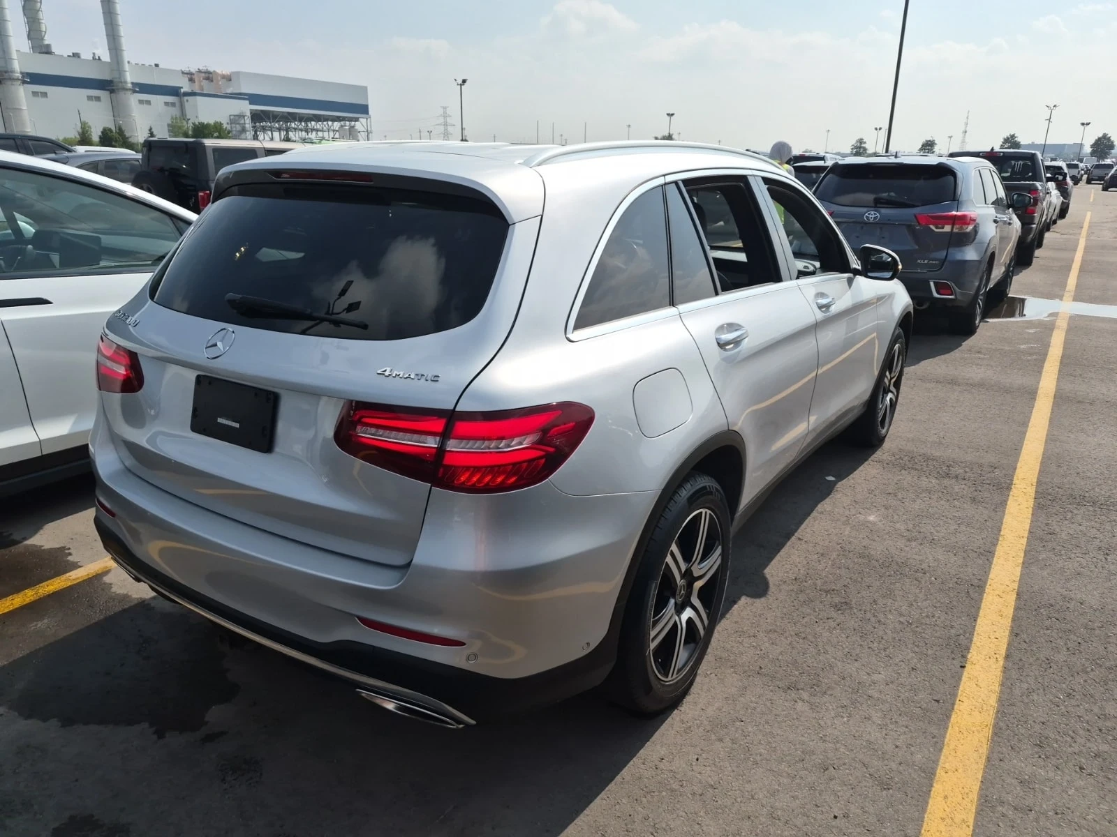 Mercedes-Benz GLC 300 / БЕЗ ЗАБЕЛЕЖКА / БЕЗ ИНЦИДЕНТИ / АВТОКРЕДИТ, снимка 3 - Автомобили и джипове - 56108226