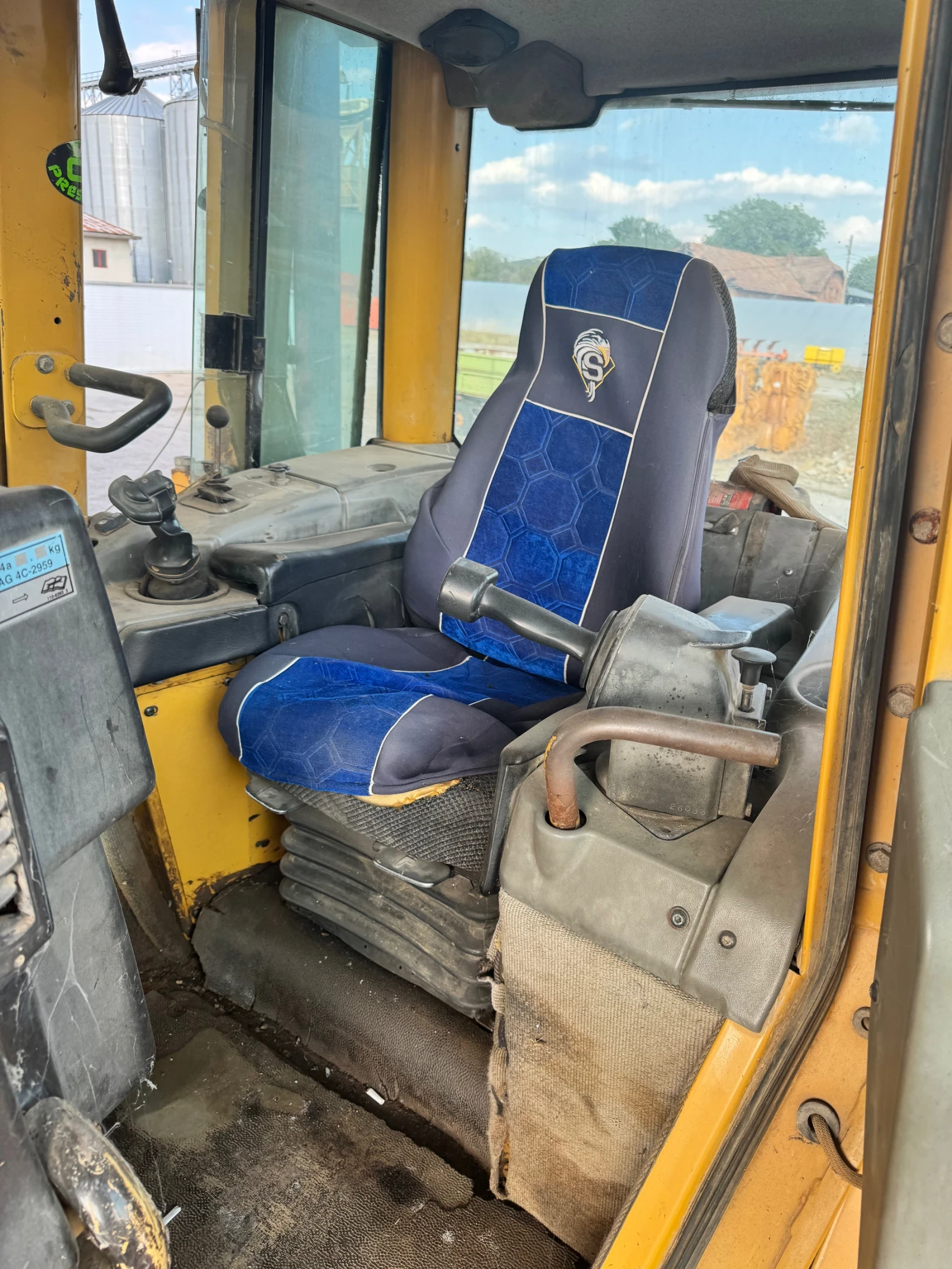 Булдозер Cat D6N, снимка 3 - Индустриална техника - 56088168