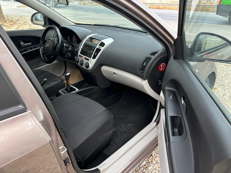 Kia Ceed 1.6 D, снимка 5 - Автомобили и джипове - 47777478