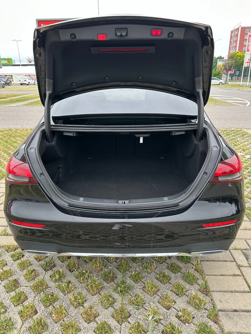 Mercedes-Benz E 220 Facelift* AMG* 360* DISTRONIC* Heating Seats* , снимка 7 - Автомобили и джипове - 50432978