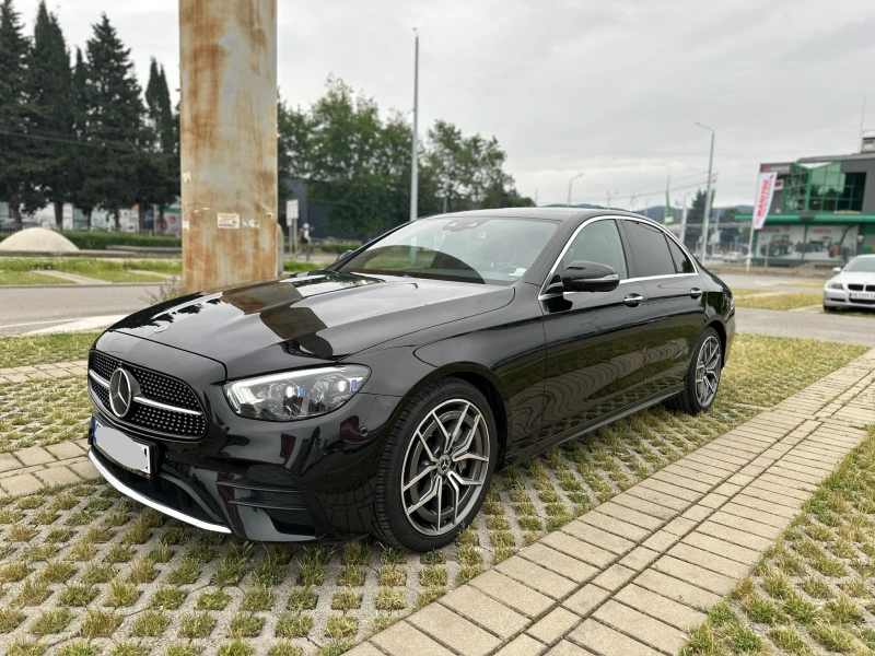 Mercedes-Benz E 220 Facelift* AMG* 360* DISTRONIC* Heating Seats* , снимка 2 - Автомобили и джипове - 50432978