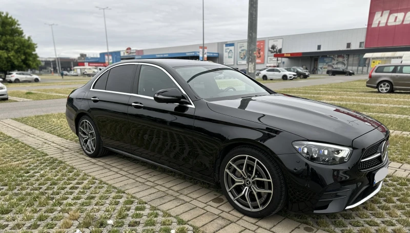 Mercedes-Benz E 220 Facelift* AMG* 360* DISTRONIC* Heating Seats* , снимка 3 - Автомобили и джипове - 50432978