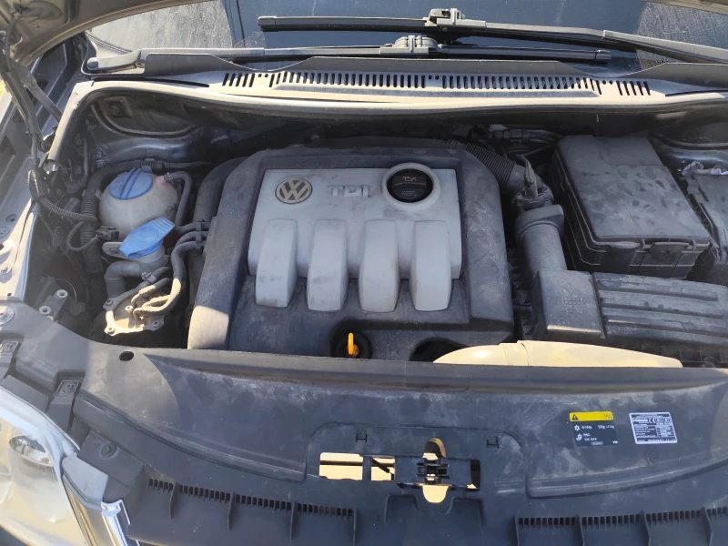 VW Touran, снимка 10 - Автомобили и джипове - 52265109
