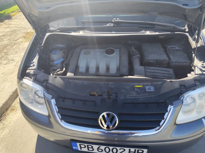 VW Touran, снимка 15 - Автомобили и джипове - 52265109